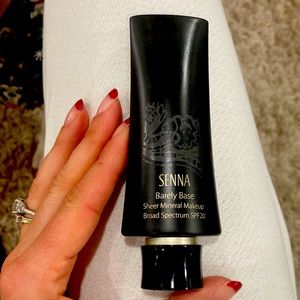 Senna barely base sheer mineral make up